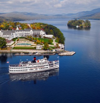 Lac du Saint Sacrement steaming past the Sagamore Hotel