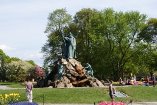 Washington Park - Statue Summer