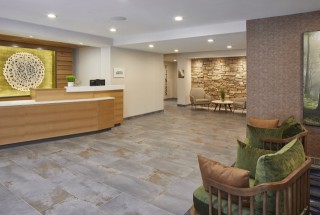 FF_ALBFY_Frontdesk lobby