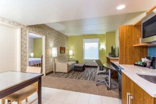 Queen 1 Bedroom Suite