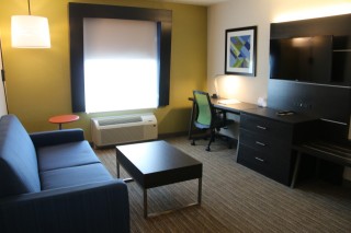 Holiday Inn Express & Suites - Wolf Road - Guest Room 2
