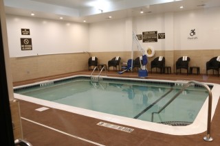 Holiday Inn Express & Suites - Wolf Road - Pool