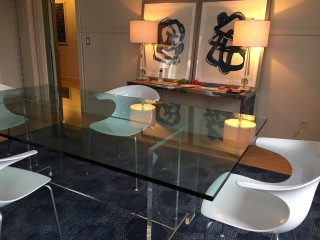 Washington Park Inn - Glass dining table